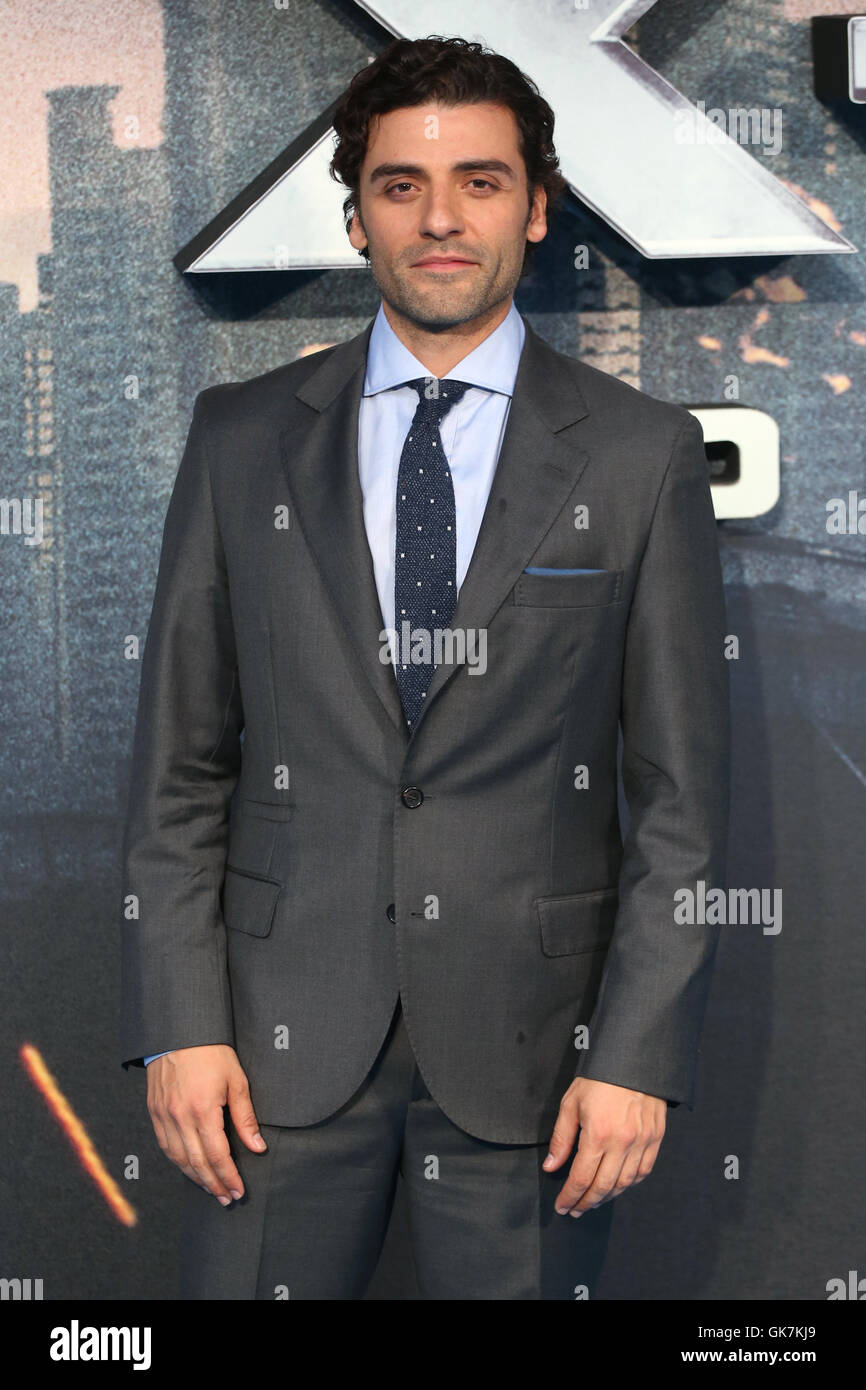Oscar isaac x men apocalypse hi-res stock photography and images - Alamy