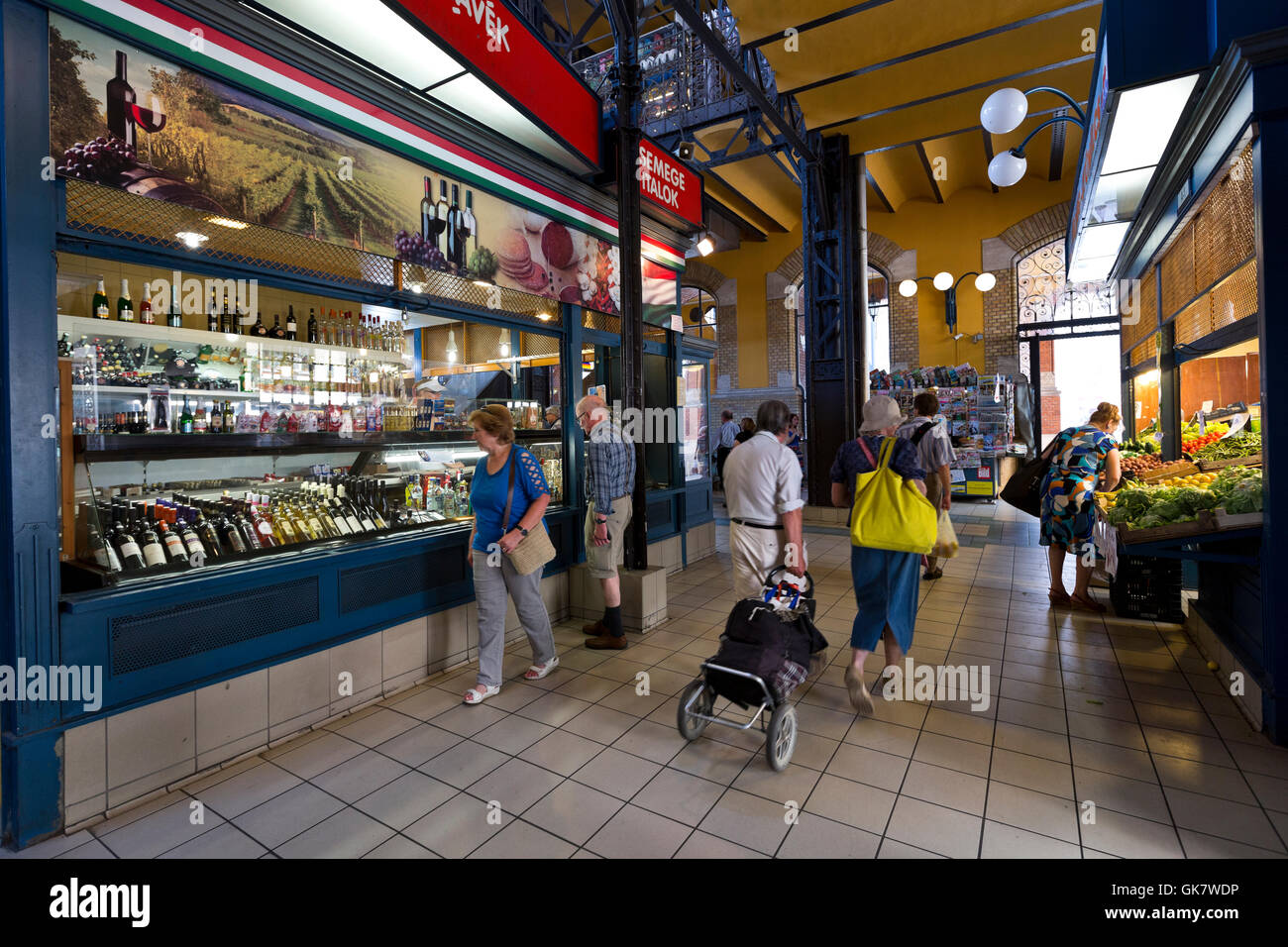 Fruits and vegetables at a farmers market Stock Photo - Alamy