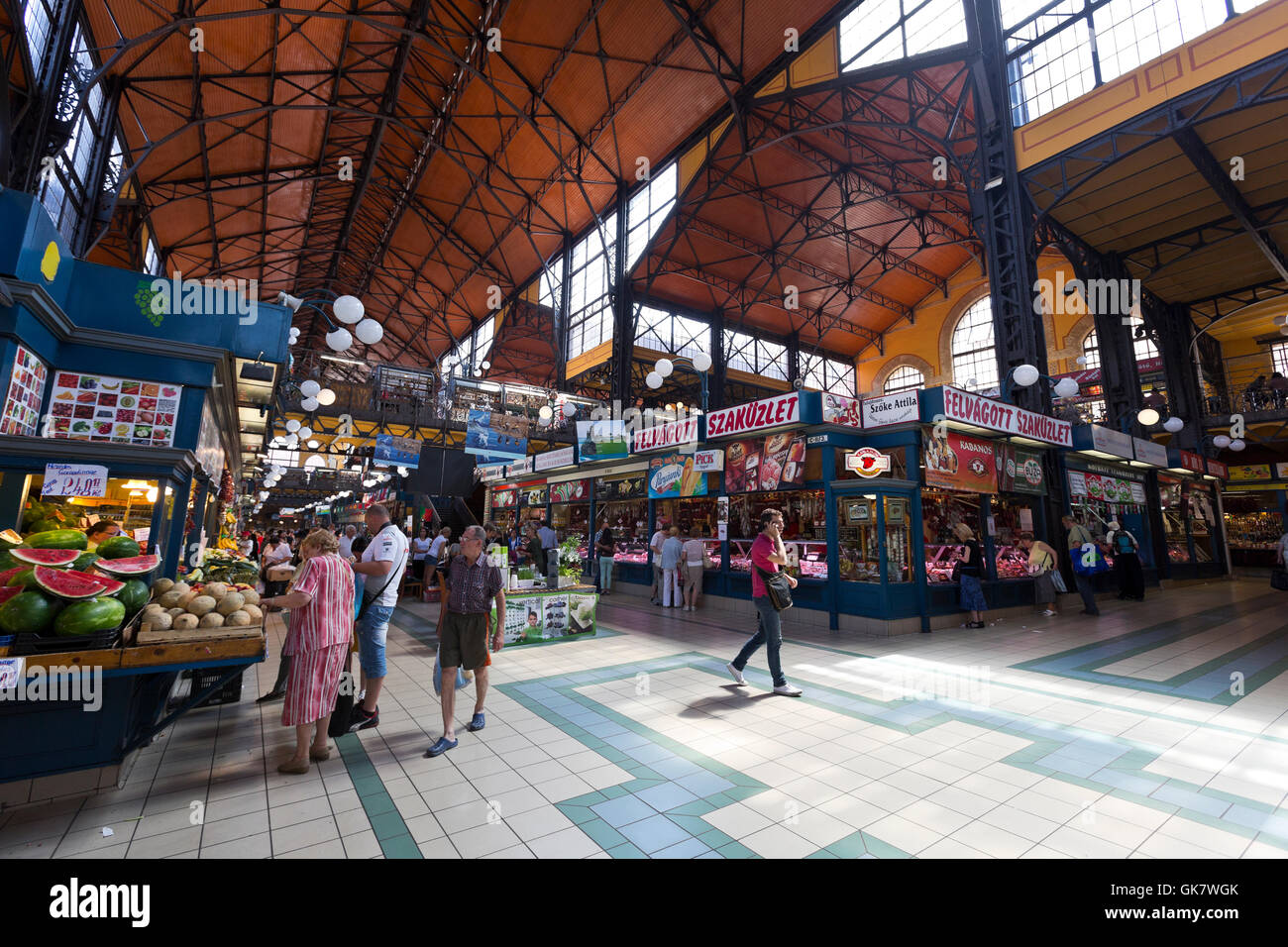 Fruits and vegetables at a farmers market Stock Photo - Alamy