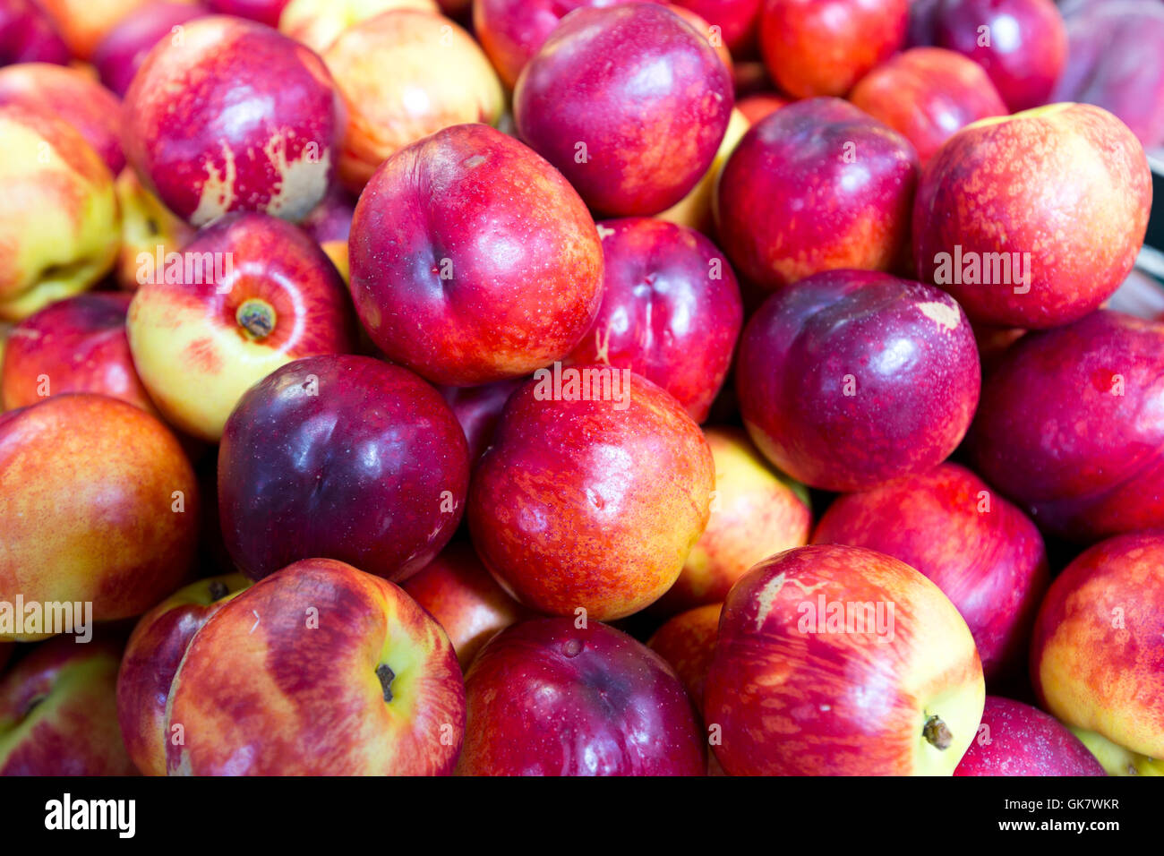 Fruits and vegetables at a farmers market Stock Photo - Alamy