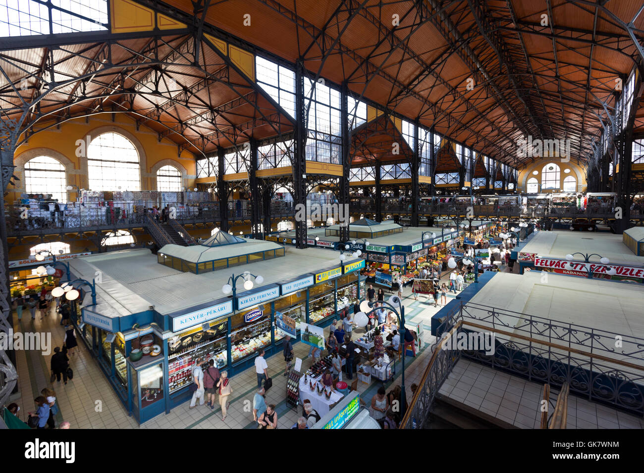 Fruits and vegetables at a farmers market Stock Photo - Alamy