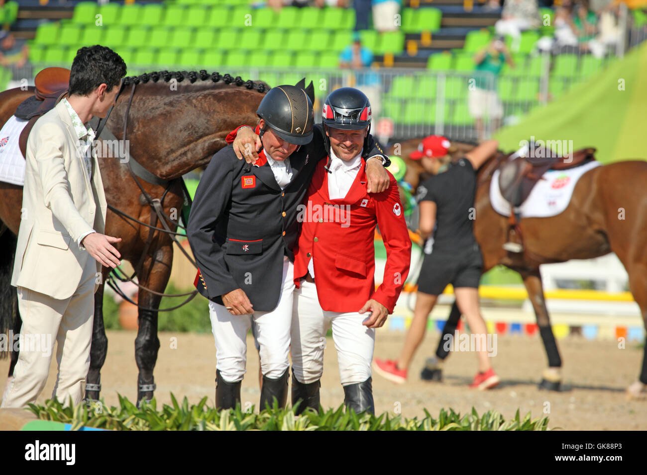 Rio de Janeiro, Brazil. 19th August, 2016. Nick Skelton GBR, Gold Medal Winner in the Olympic Equestrian Show Jumping event hugs Eric Lamaze of Canada, the Bronze Medal Winner in Rio de Janeiro, Brazil. Stock Photo