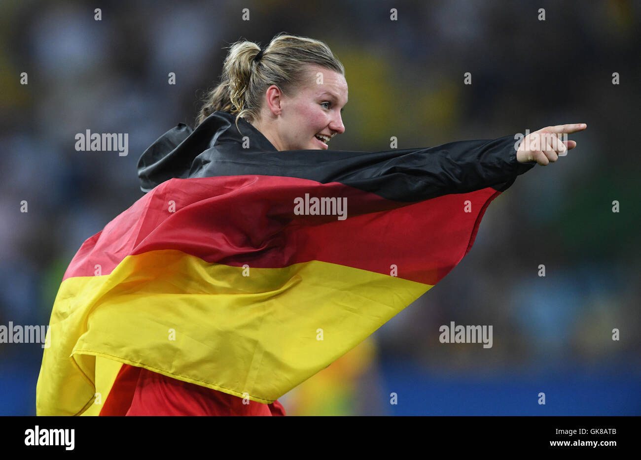 Rio de Janeiro, Brazil. 19th Aug, 2016. Alexandra Popp of Germany celebrate after winning the Women's soccer Gold Medal Match between Sweden and Germany during the Rio 2016 Olympic Games at the Maracana in Rio de Janeiro, Brazil, 19 August 2016. Photo: Soeren Stache/dpa/Alamy Live News Stock Photo
