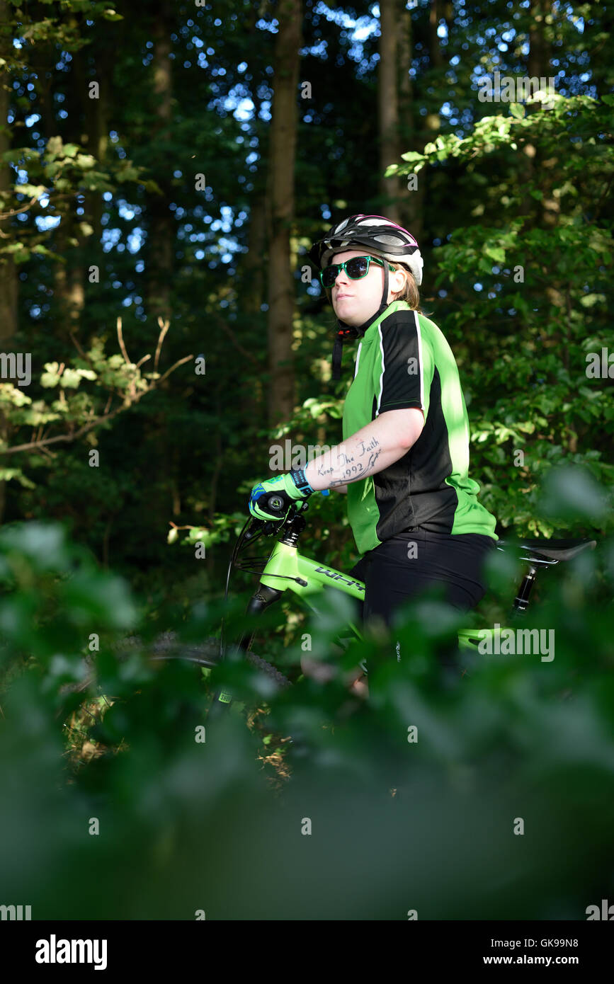 women mountain bikers