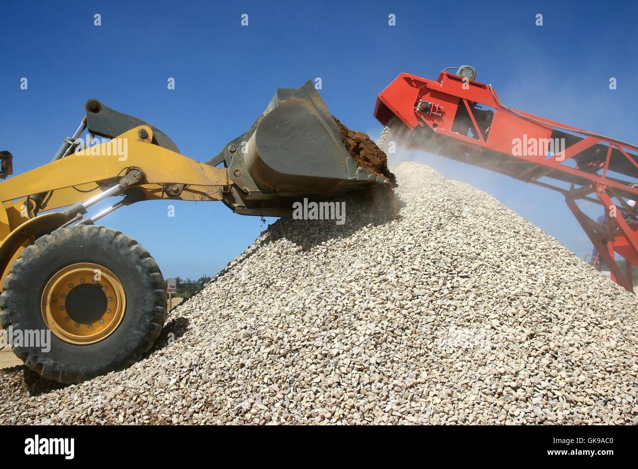 Сайт нерудных материалов. Щебень карьерный. Песок щебень. Инертные строительные материалы. Нерудные материалы.