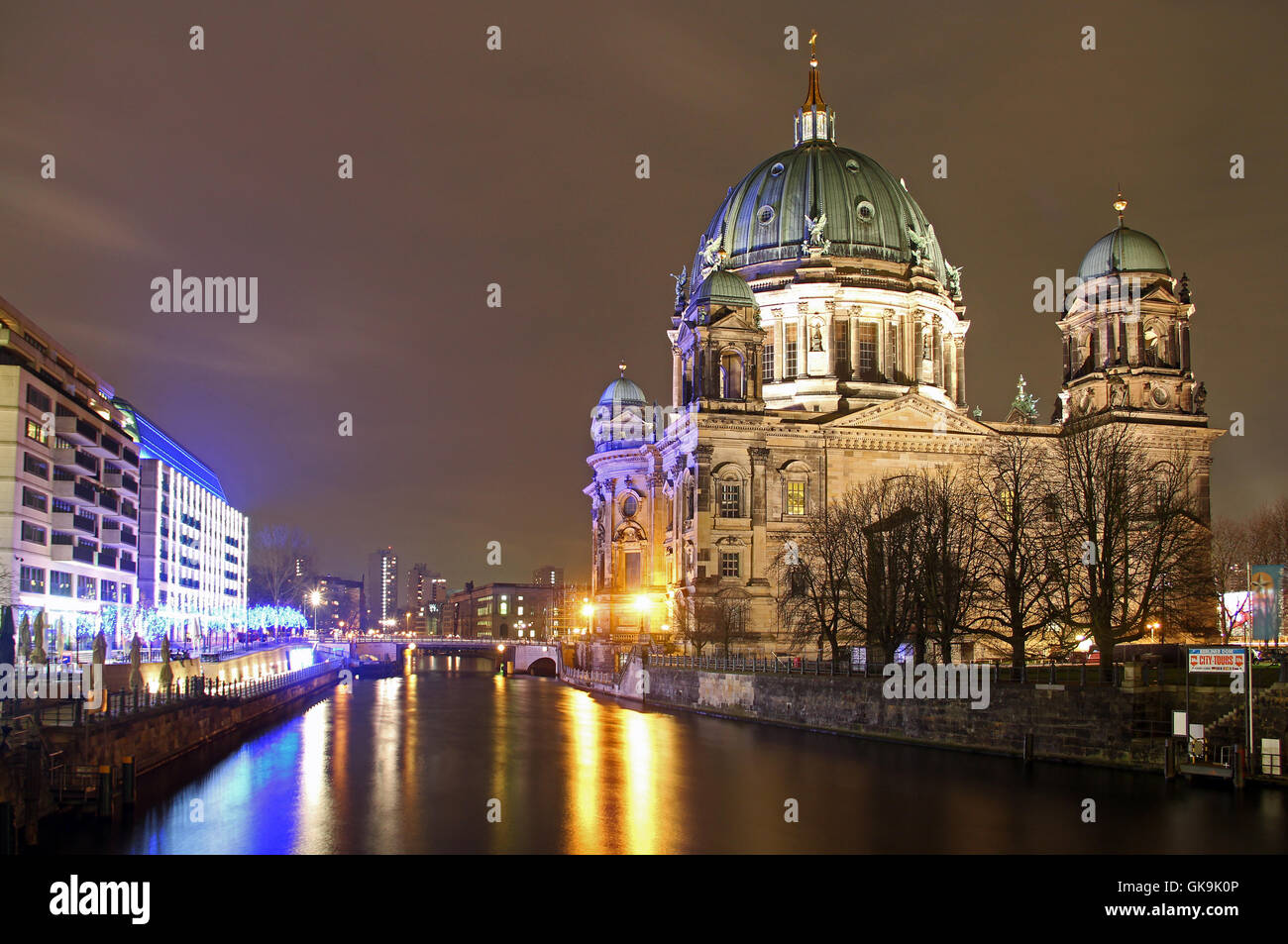 Berlin by night hi-res stock photography and images - Alamy