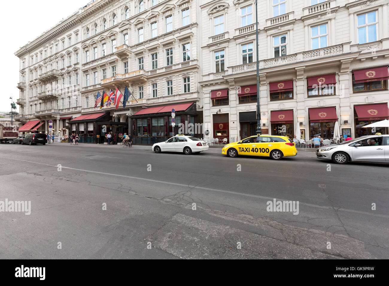 Viennese walking in the street Graben (Grabenstrasse), the main street of the old town of Vienna, Stock Photo