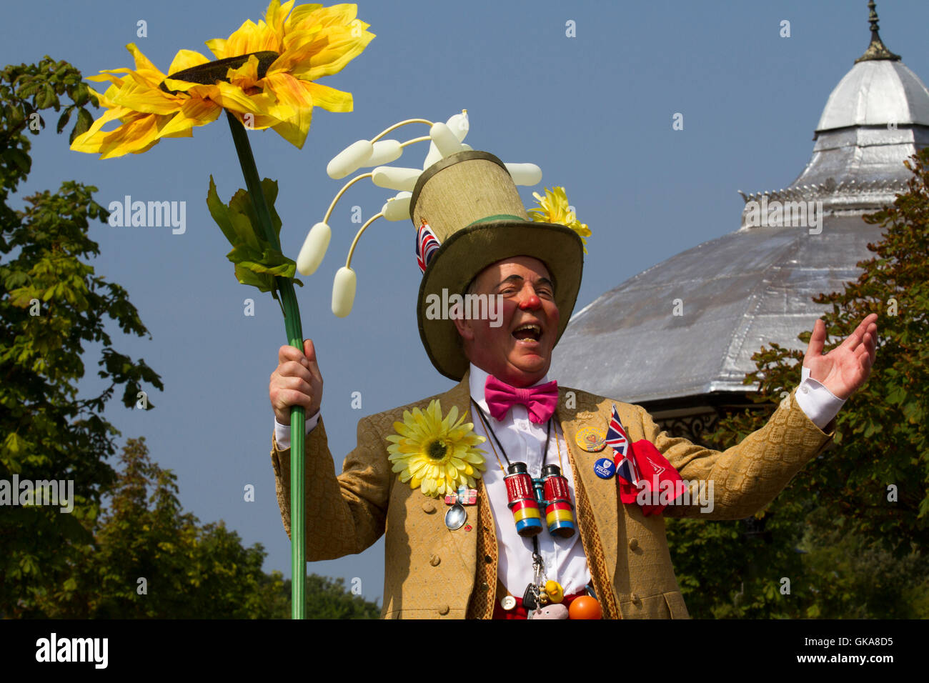 Clowning Professor Crump, alias Paul Goddard professional stilt walker clown at the Southport Flower Show, Merseyside, UK Stock Photo