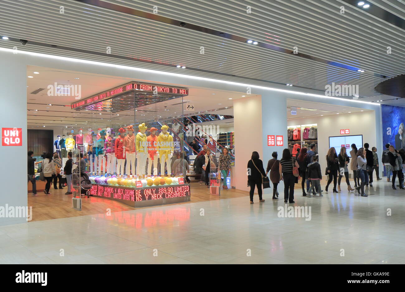 People shop at UNIQLO store in Melbourne Australia Stock Photo - Alamy