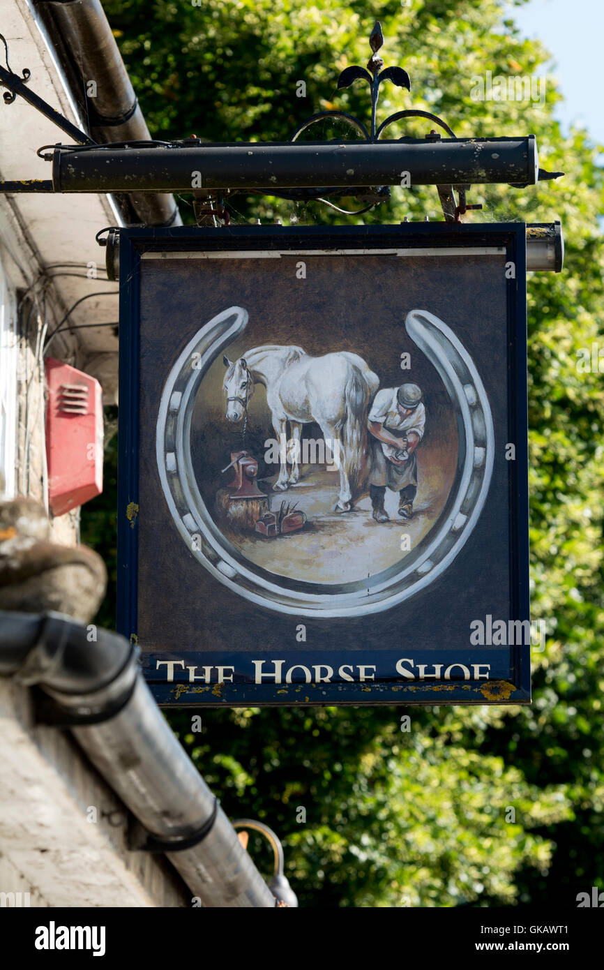 The Horse Shoe pub sign, Bampton, Oxfordshire, England, UK Stock Photo