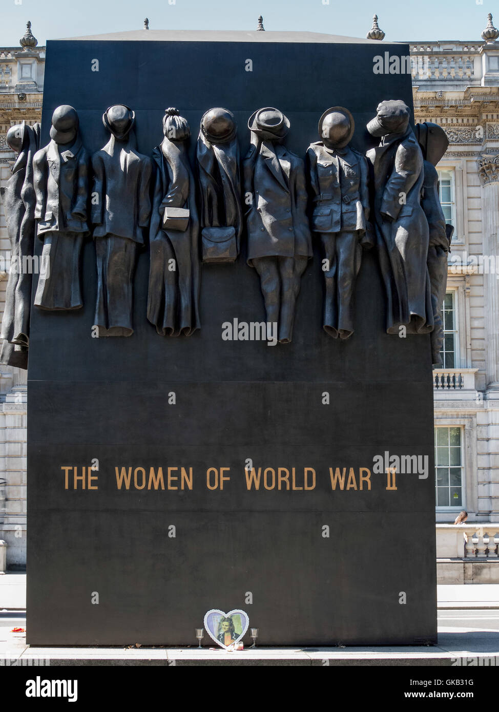 World war ii statue hi-res stock photography and images - Alamy