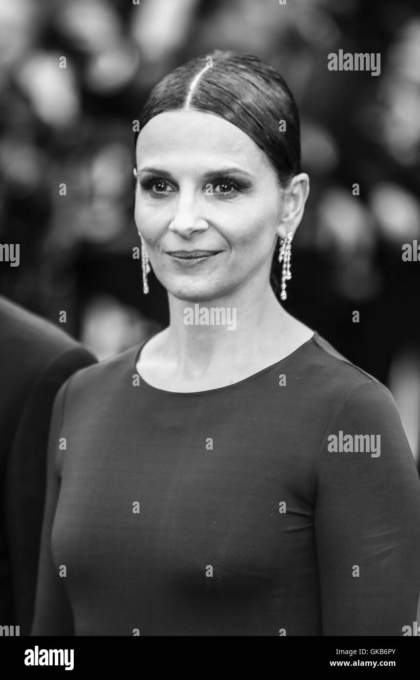 Juliette binoche 2016 Black and White Stock Photos & Images - Alamy