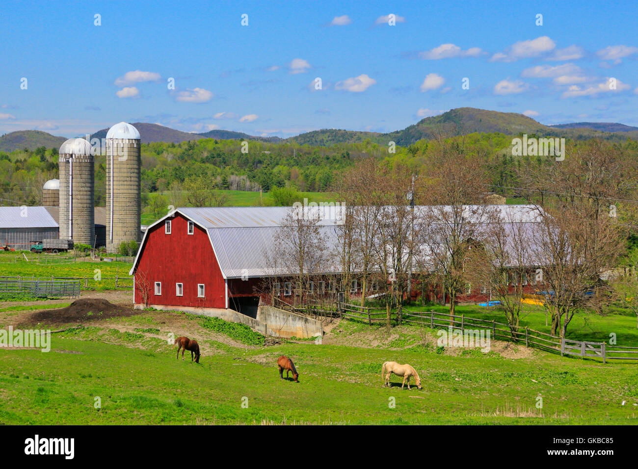 New england barn hi-res stock photography and images - Alamy