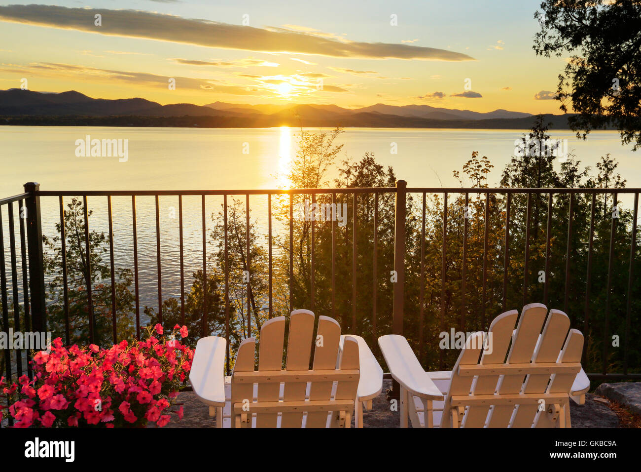 Button Bay Vt Adirondack lake sunset hi-res stock photography and images - Alamy