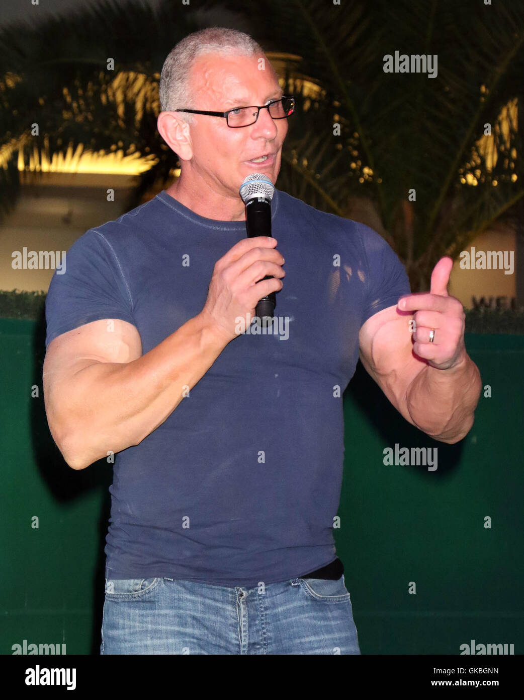 Celebrity Chef Robert Irvine announces his new restaurant Concept at