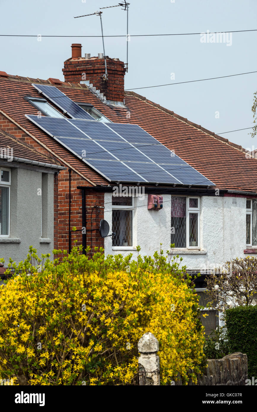 Solar panels roof house hi-res stock photography and images - Alamy