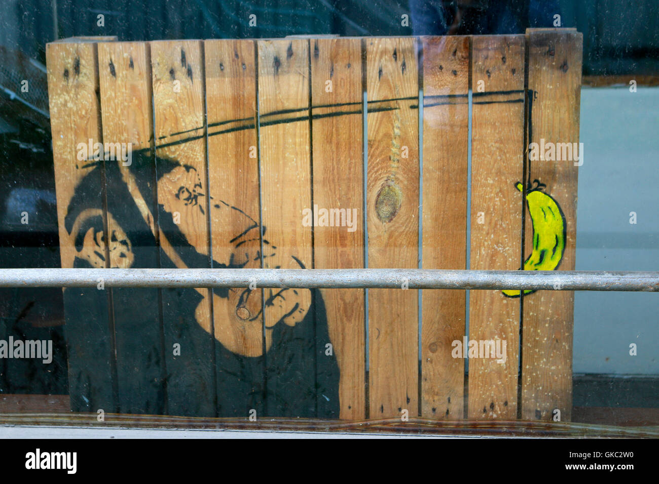 Street Art (wahrscheinlich von dem aus Stavanger kommenden Pobel) - Henningsvaer, Lofoten, Norwegen. Stock Photo