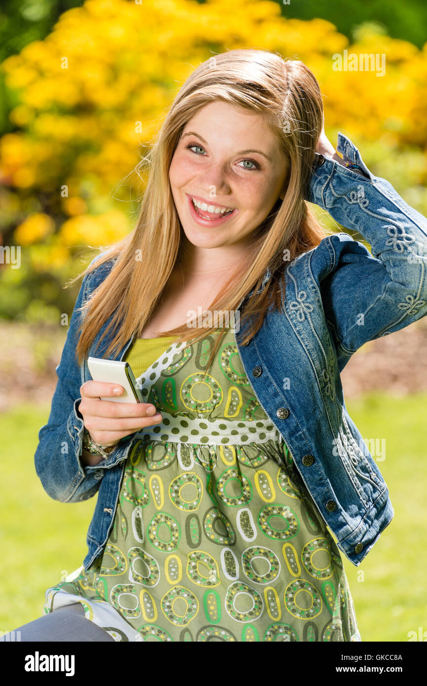 Teen girls using cell phone hi-res stock photography and images - Alamy