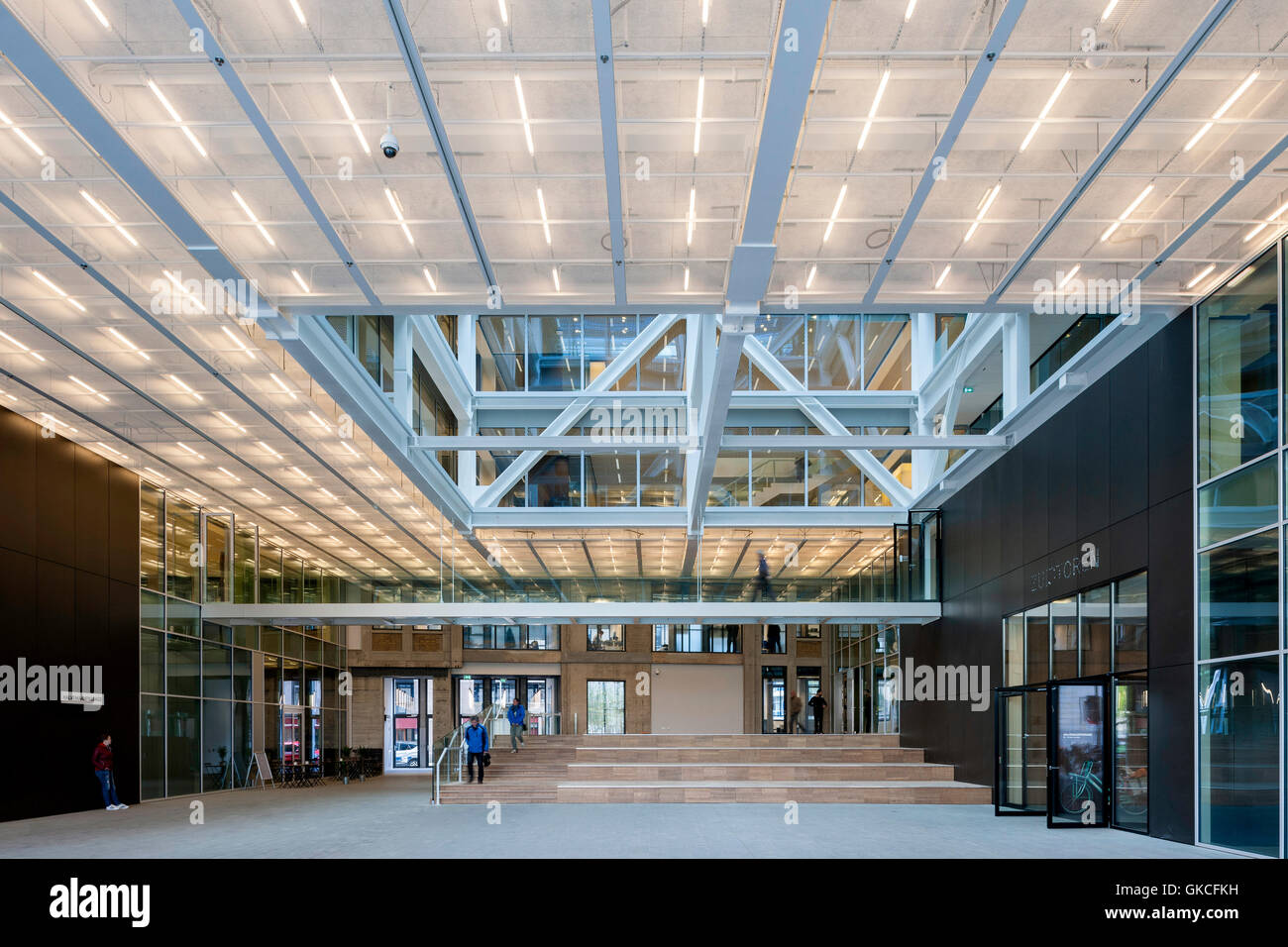 View of main entrance and canopied plaza. Timmerhuis, Rotterdam, Netherlands. Architect: OMA Rem Koolhaas, 2015. Stock Photo