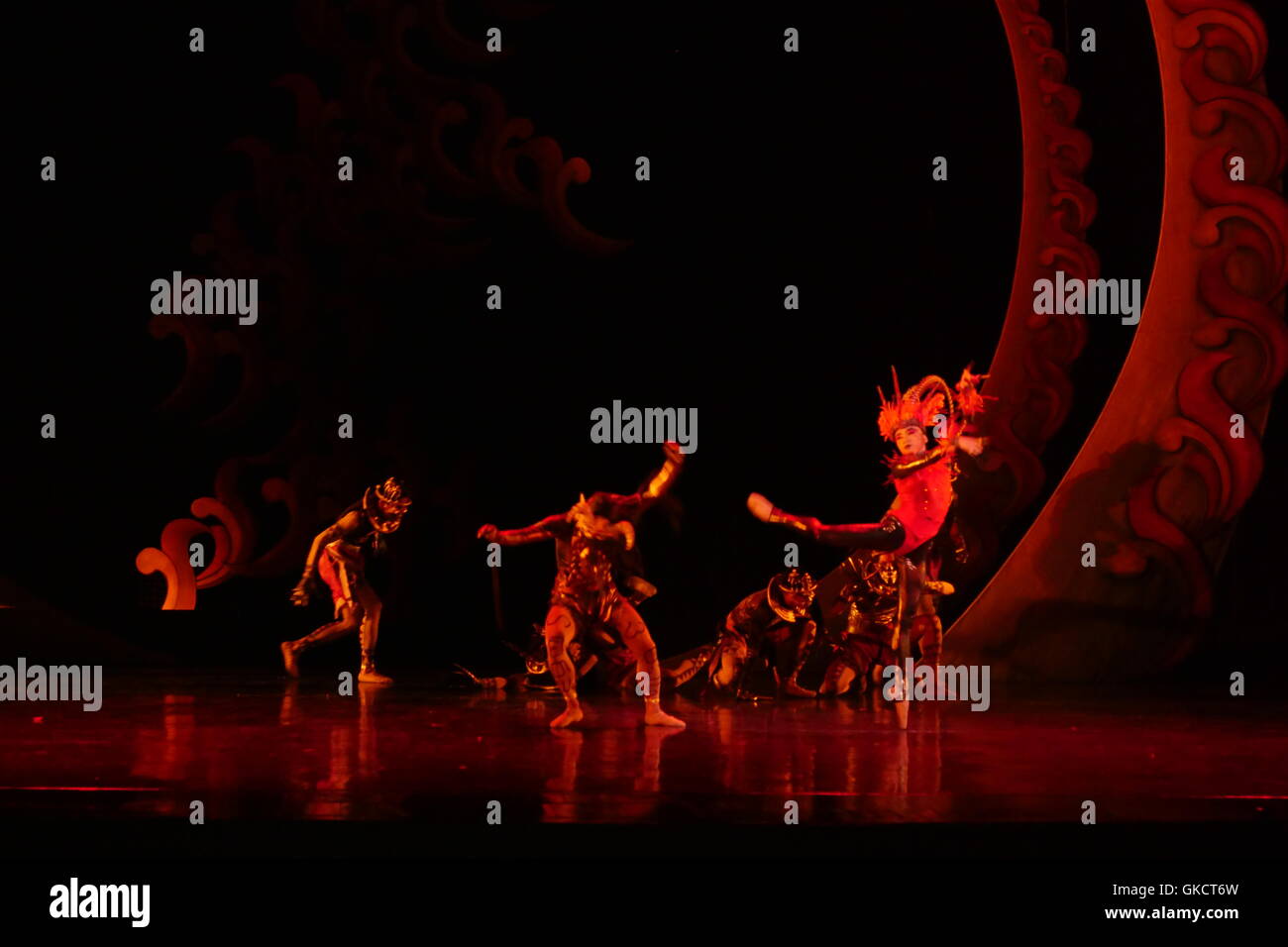 Manila, Philippines. 17th Aug, 2016. Ballet Philippines revives the timeless tale of love and adventure set to Igor Stravinsky's enchanting and groundbreaking musical score. Choreographer George Birkadze brings a fresh approach to the musical Firebird, reimagining the Russian folk tale into a Philippine setting, with new costumes by Mark Lewis Higgins. Also featured in this production are 'Nenelehdej' by Spanish choreographer David Campos, Dwight Rodrigazo's 'Moving Two', and Carlo Pacis' award-winning 'Shifting Wait © George Buid/Pacific Press/Alamy Live News Stock Photo