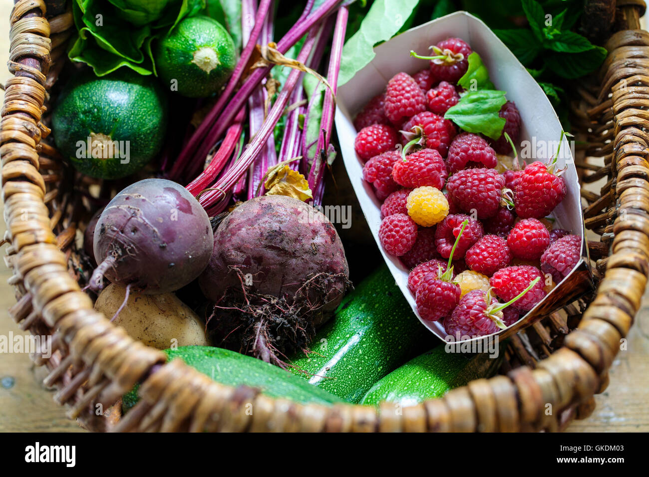Vegetable basket hires stock photography and images Alamy