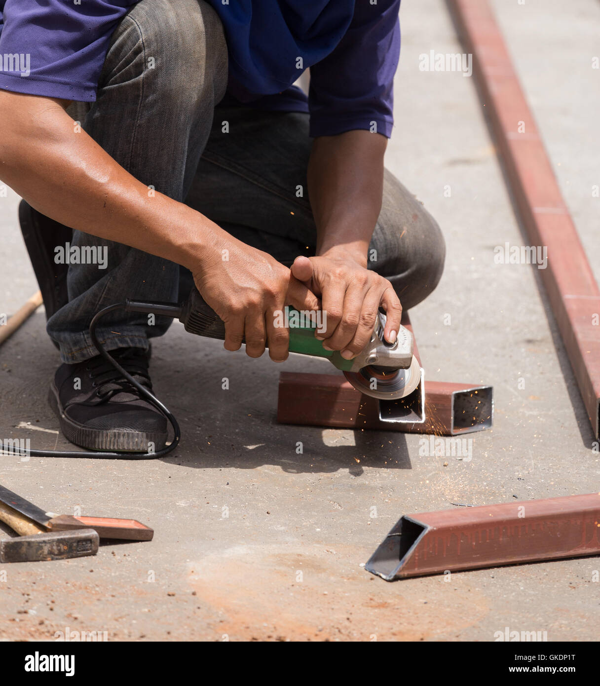 worker using an angle grinder to grinding metal Stock Photo - Alamy