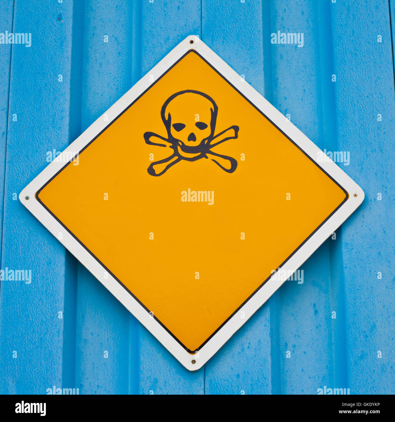 Skull and crossbones warning sign Stock Photo Alamy