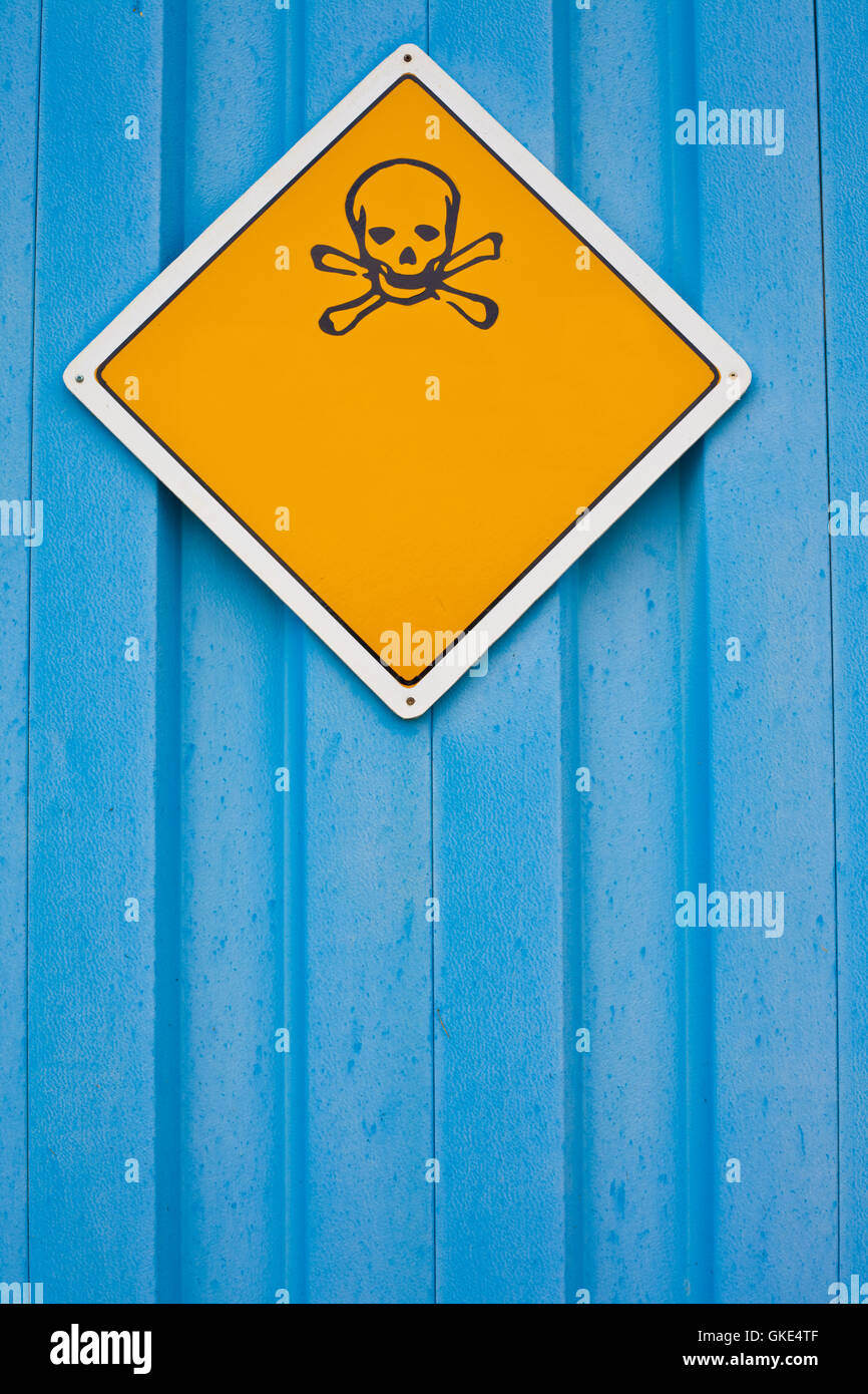 Skull and crossbones warning sign Stock Photo Alamy