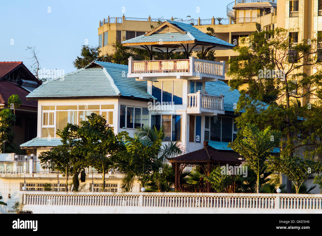 Private house and apartment block, DaresSalaam, Tanzania Stock Photo