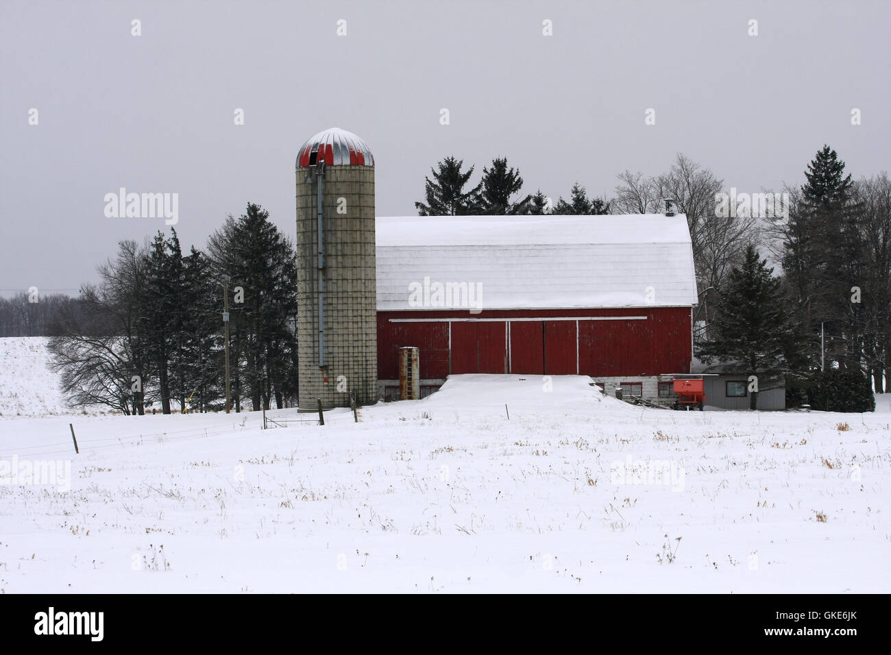 Old wooden barns hi-res stock photography and images - Alamy