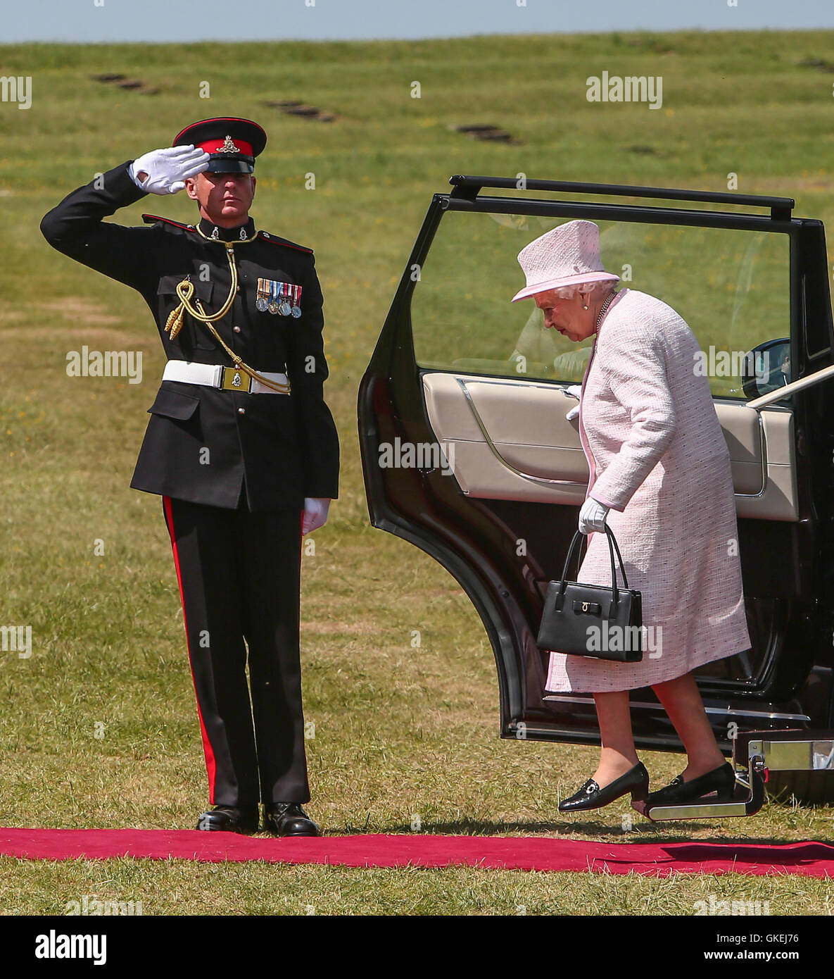 Her Majesty The Queen, Captain-General of The Royal Regiment of Artillery, attends a Review of the Royal Artillery on the occasion of their Tercentenary at Knighton Down, Larkhill.  Featuring: Queen Elizabeth II Where: Salisbury, United Kingdom When: 26 M Stock Photo