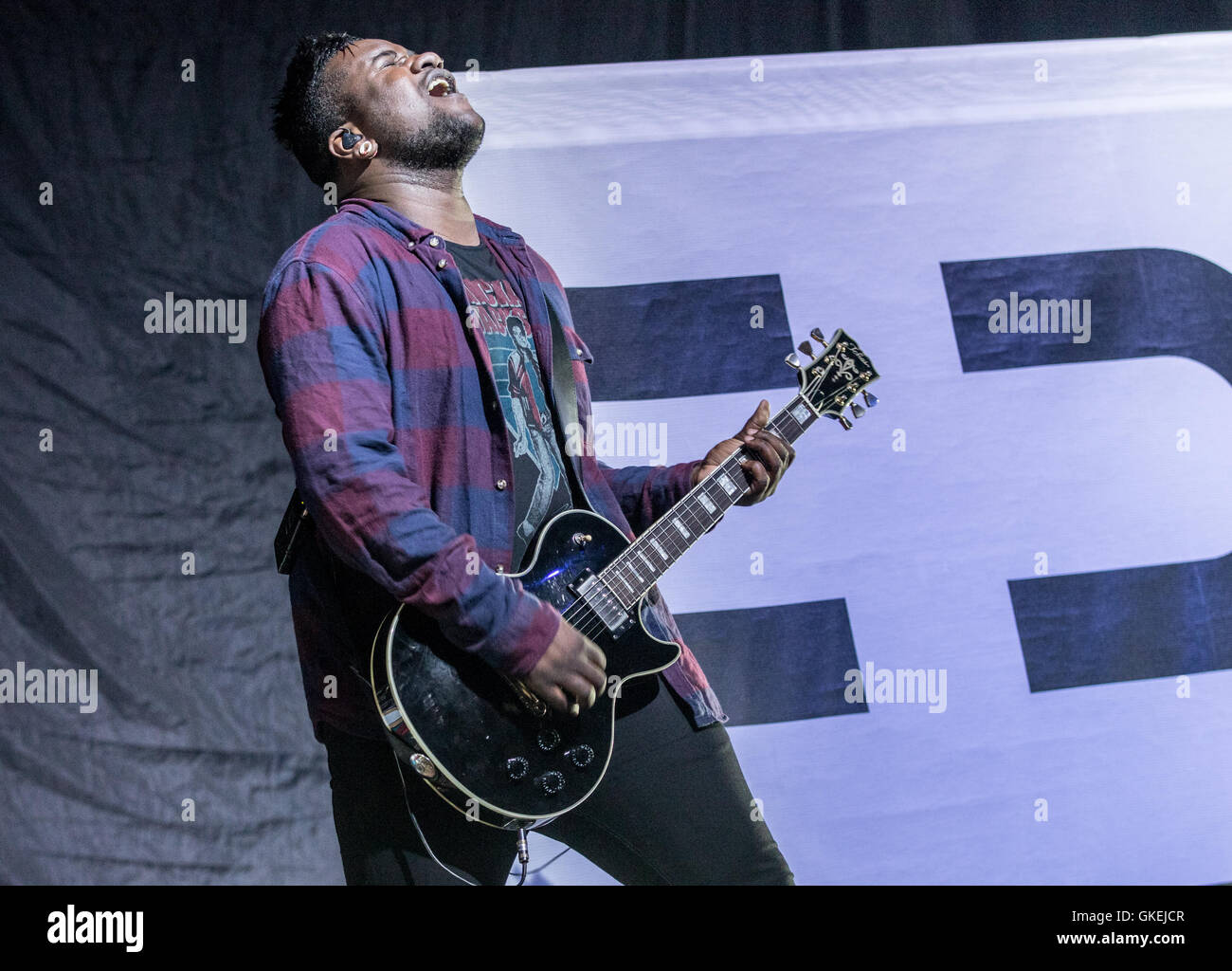 Walwin Singer Emma blackery singer hi-res stock photography and images - Alamy