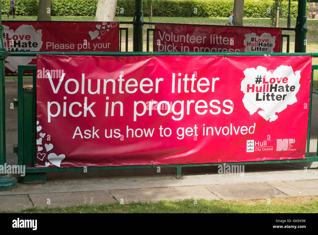 Volunteer litter pick in progress banner Kingston upon Hull, Yorkshire, England, UK Stock Photo
