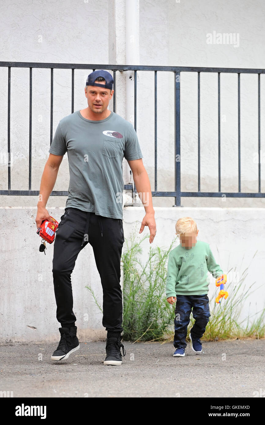 Josh Duhamel spotted out with his son Axl Jack Duhamel in Brentwood(02)