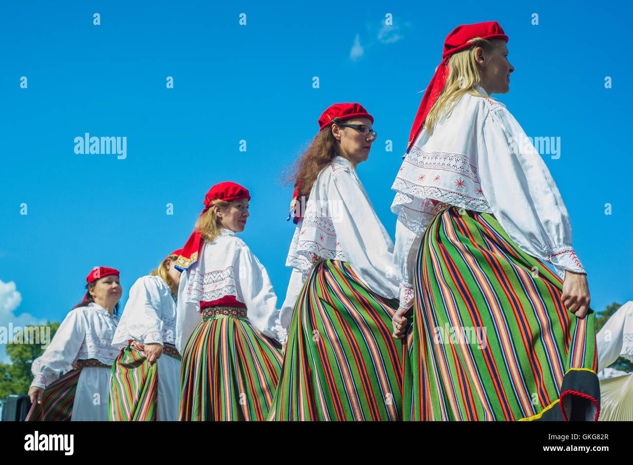 Tallinn, Estonia, 20th August 2016. Folkloric group dances at the Freedom square of Tallinn. On 20th of August the Republic of Estonia celebrates the 25th years since the restoration of Independence after the collapse of the Soviet Union in 1991. Credit:  Nicolas Bouvy/Alamy Live News Stock Photo