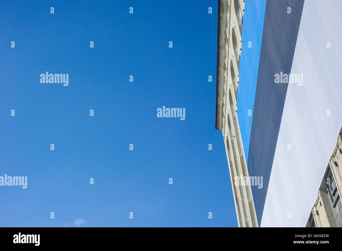 Tallinn, Estonia, 20th August 2016. Estonian flag is seen at the Freedom square of Tallinn. On 20th of August the Republic of Estonia celebrates the 25th years since the restoration of Independence after the collapse of the Soviet Union in 1991. Credit:  Nicolas Bouvy/Alamy Live News Stock Photo
