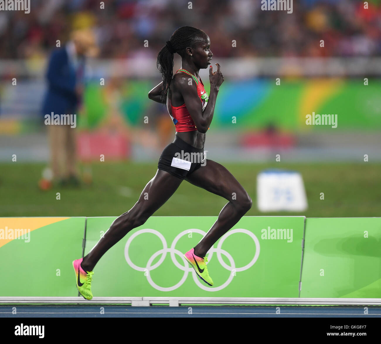 Rio de Janeiro, Brazil. 19th August, 2016. Vivian Cheruiyot of Kenya in the women's 5000m final during the evening session on Day 14 Athletics of the 2016 Rio Olympics at Olympic Stadium on August 19, 2016 in Rio de Janeiro, Brazil. Credit:  Roger Sedres/Alamy Live News Stock Photo