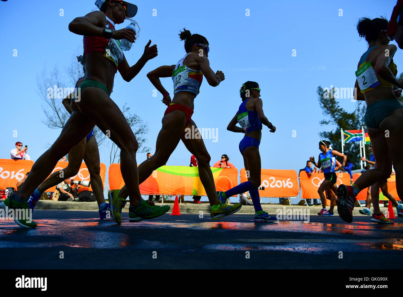 Rio de Janeiro, Brazil. 19th August, 2016. athletes on the route during the womens 20km race walk on Day 14 of the 2016 Rio Olympics at Pontal on August 19, 2016 in Rio de Janeiro, Brazil. (Photo by Roger Sedres/Gallo Images) Credit:  Roger Sedres/Alamy Live News Stock Photo