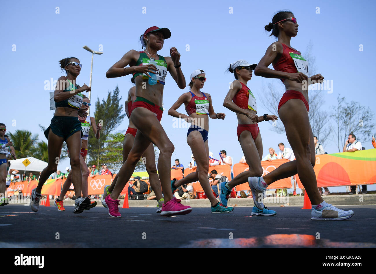 Rio de Janeiro, Brazil. 19th August, 2016. Hong LIU of China leads the pack during the womens 20km race walk on Day 14 of the 2016 Rio Olympics at Pontal on August 19, 2016 in Rio de Janeiro, Brazil. (Photo by Roger Sedres/Gallo Images) Credit:  Roger Sedres/Alamy Live News Stock Photo