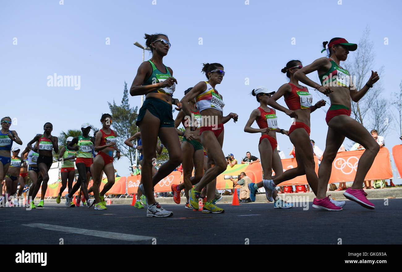 Rio de Janeiro, Brazil. 19th August, 2016. Maria Gonzalez of Mexico leads the pack during the womens 20km race walk on Day 14 of the 2016 Rio Olympics at Pontal on August 19, 2016 in Rio de Janeiro, Brazil. (Photo by Roger Sedres/Gallo Images) Credit:  Roger Sedres/Alamy Live News Stock Photo
