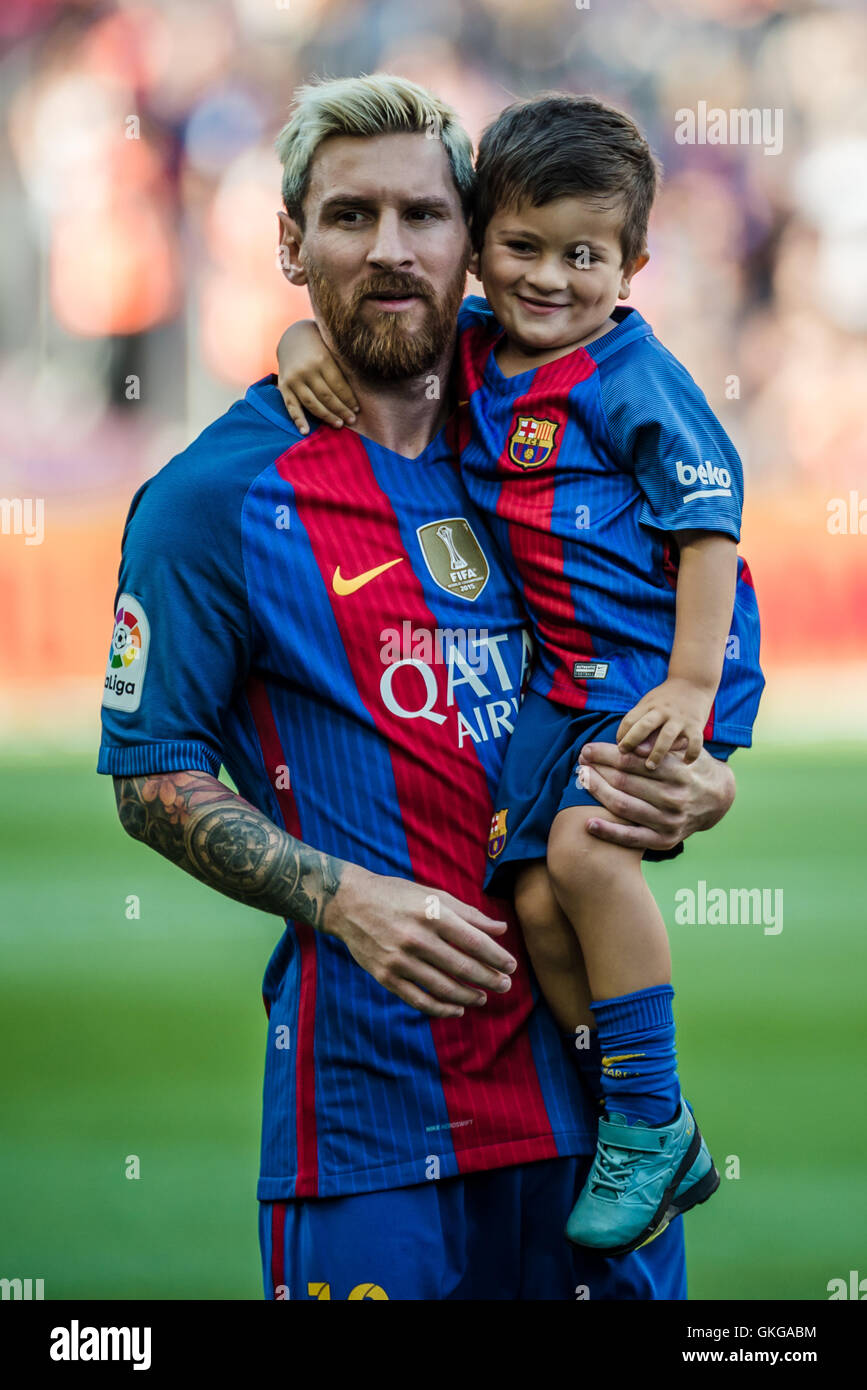Barcelona Catalonia Spain th Aug 16 Fc Barcelona Forward Messi With His Older Son Thiago Prior To The va League Match Between Fc Barcelona And Real Betis At The Camp Nou Stadium