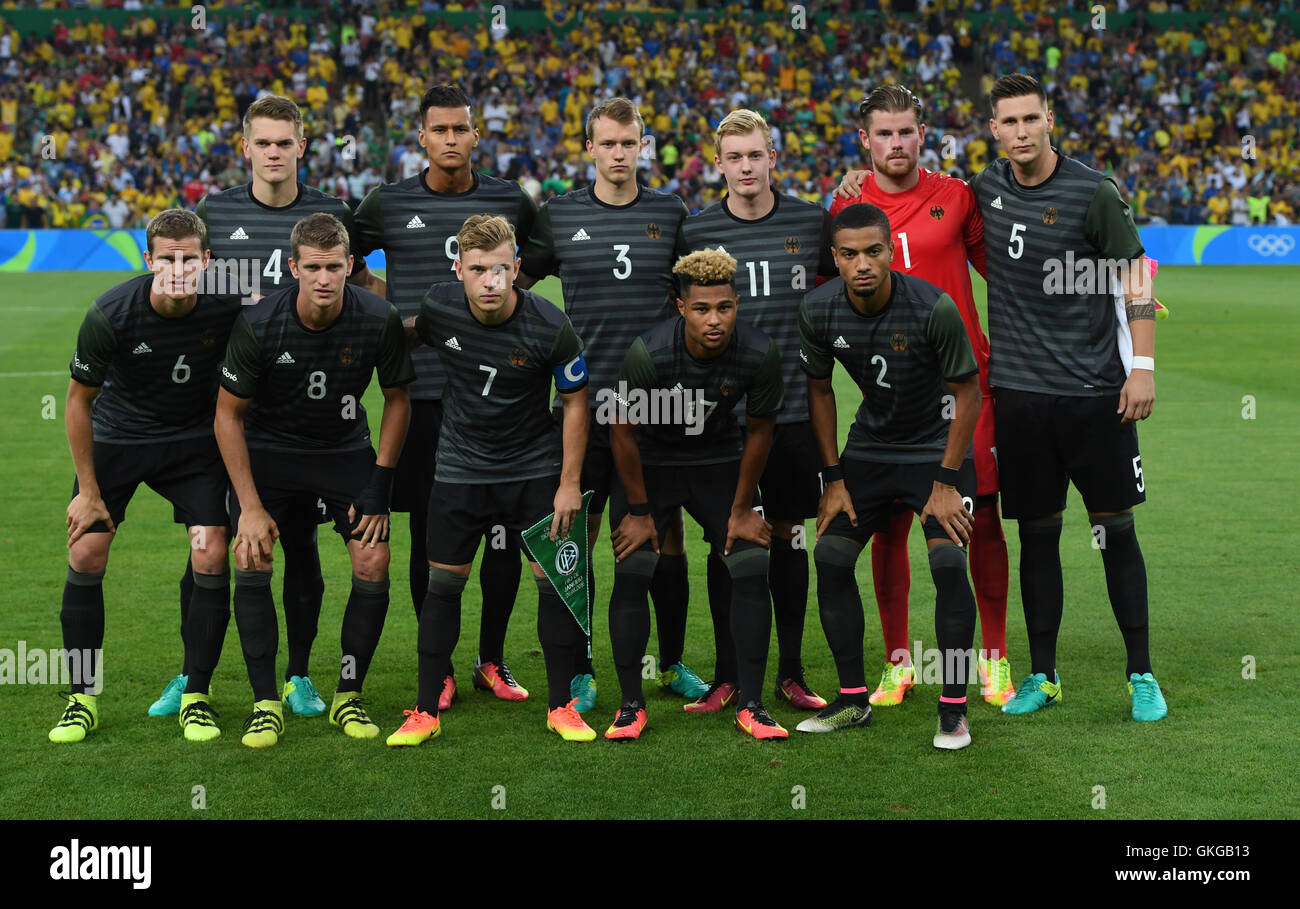 Rio de Janeiro, Brazil. 20th Aug, 2016. Germany's Olympic Soccer team lines-up prior to the Men's soccer Gold Medal Match between Brazil and Germany during the Rio 2016 Olympic Games at the Maracana in Rio de Janeiro, Brazil, 20 August 2016. Front line L-R: Sven Bender, Lars Bender, Maximilian Meyer, Serge Gnarby, Jeremy Toljan. 2nd row L-R: Matthias Ginter, Davie Selke, Lukas Klostermann, Julian Brandt, goalkeeper Timo Horn, Niklas Suele. Photo: Soeren Stache/dpa/Alamy Live News Stock Photo
