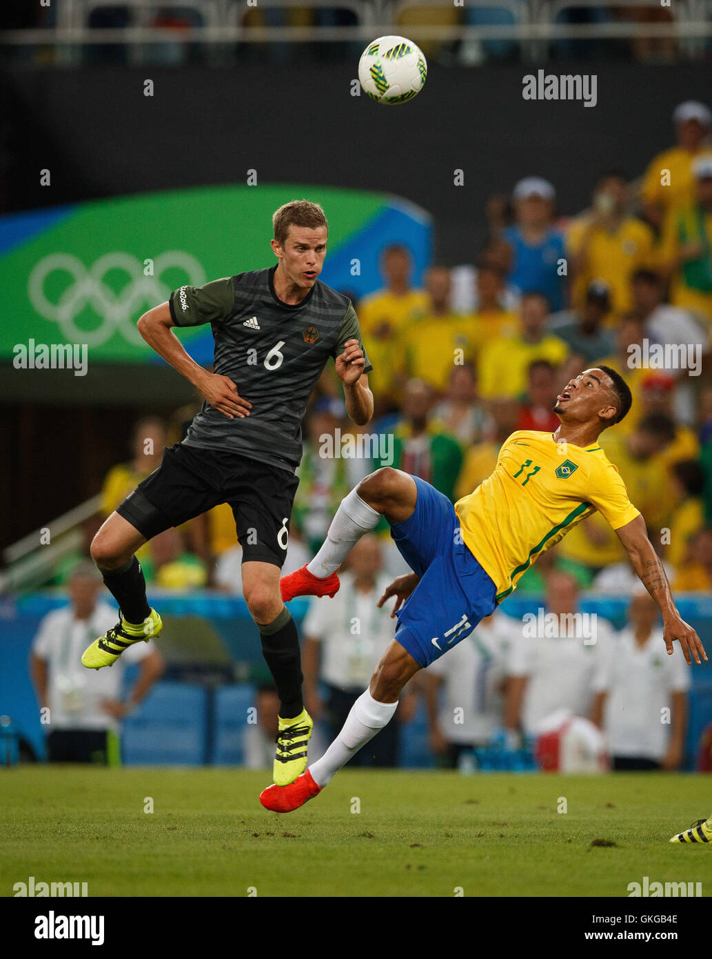Rio De Janeiro, Brazil. 20th Aug, 2016. Gabriel Jesus of Brazil hat on BENDER Sven Germany during the match between Brazil vs Germany valid by the competition for gold football Rio Olympics 2016 held at Maracanã Stadium. NOT AVAILABLE FOR LICENSING IN CHINA (Photo: Marcelo Machado de Melo/Fotoarena) Credit:  Foto Arena LTDA/Alamy Live News Stock Photo