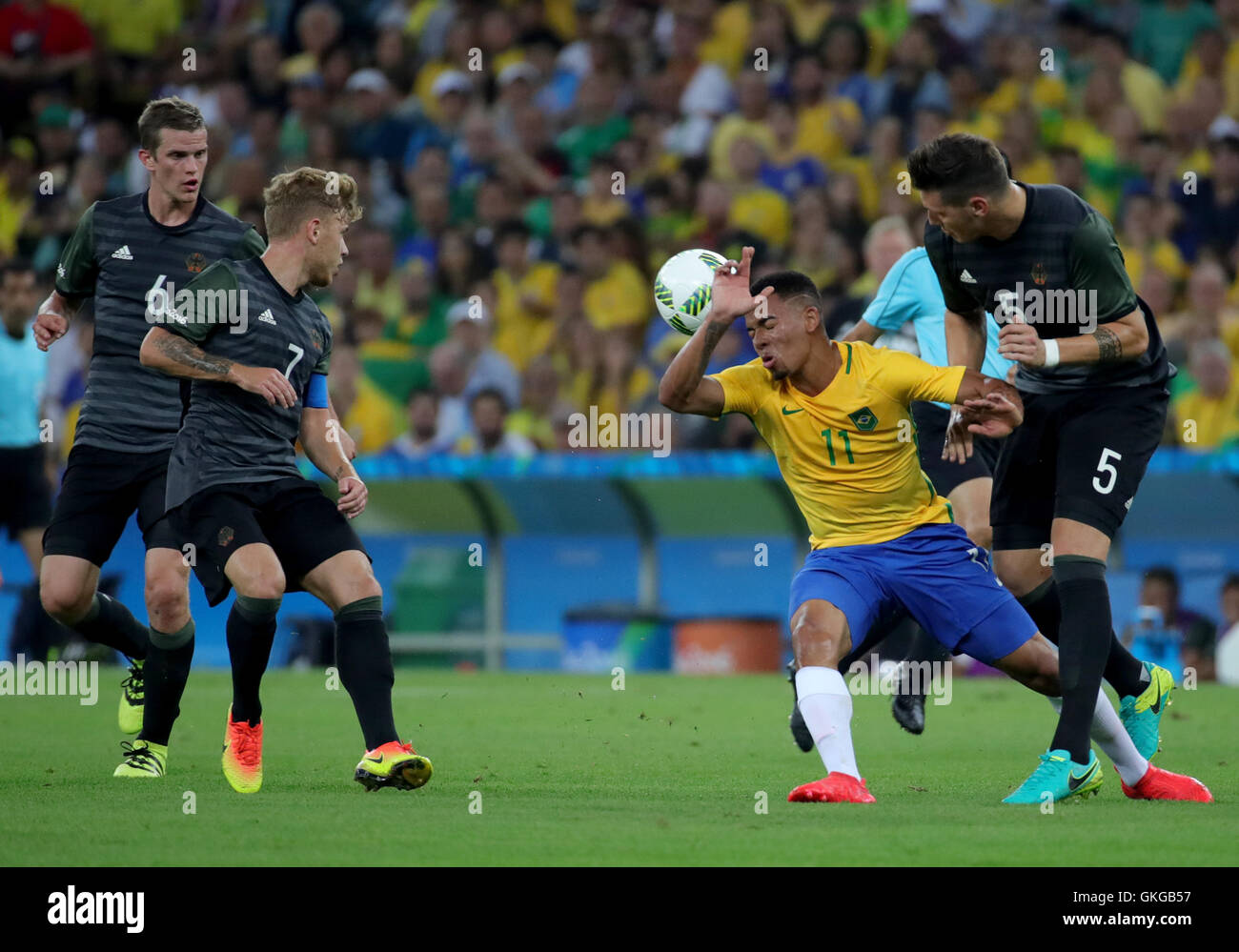 Rio de Janeiro, Brazil. 20th Aug, 2016. Niklas Suele (R), Sven Bender (L), Maximilian Meyer (2-L) of Germany and Gabriel Jesus (2-R) of Brazil vie for the ball during the Men's soccer Gold Medal Match between Brazil and Germany during the Rio 2016 Olympic Games at the Maracana in Rio de Janeiro, Brazil, 20 August 2016. Photo: Friso Gentsch/dpa/Alamy Live News Stock Photo