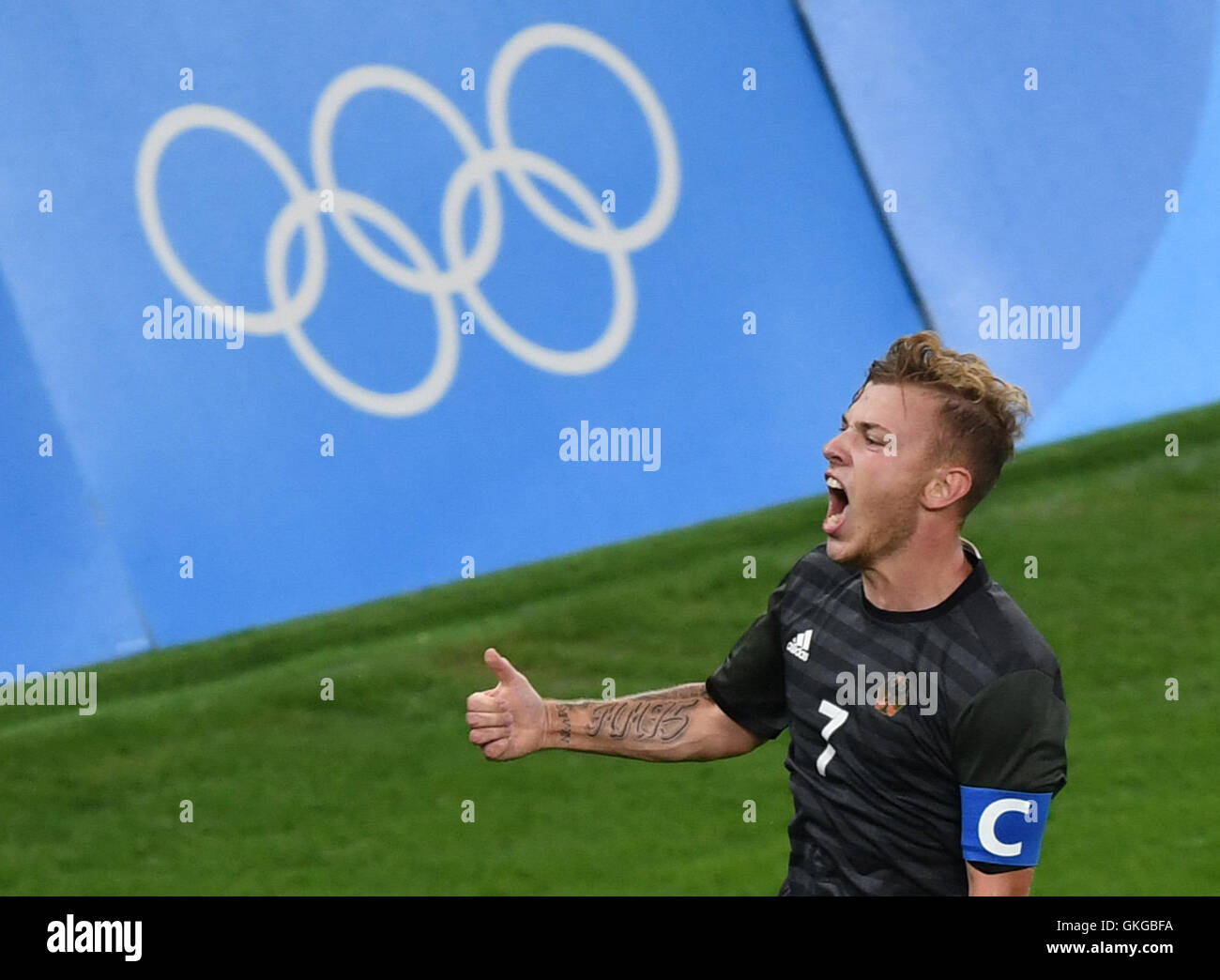 Rio de Janeiro, Brazil. 20th Aug, 2016. Maximilian Meyer of Germany celebrates after he scored the 1:1 during the Men's soccer Gold Medal Match between Brazil and Germany during the Rio 2016 Olympic Games at the Maracana in Rio de Janeiro, Brazil, 20 August 2016. Photo: Sebastian Kahnert/dpa/Alamy Live News Stock Photo