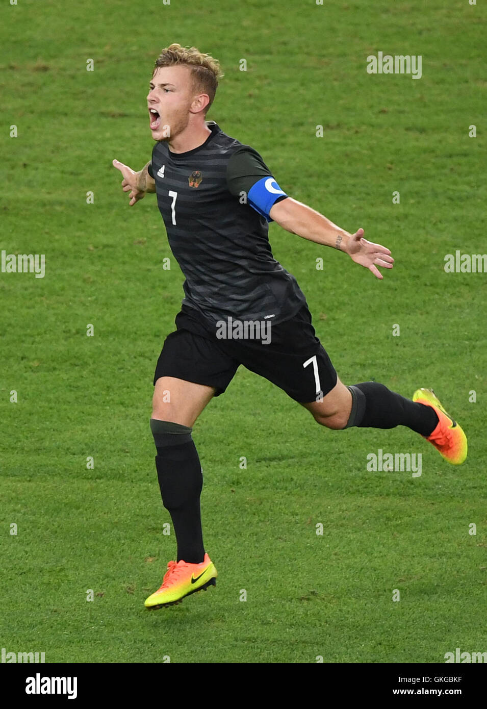 Rio de Janeiro, Brazil. 20th Aug, 2016. Maximilian Meyer of Germany celebrates after he scored the 1:1 during the Men's soccer Gold Medal Match between Brazil and Germany during the Rio 2016 Olympic Games at the Maracana in Rio de Janeiro, Brazil, 20 August 2016. Photo: Sebastian Kahnert/dpa/Alamy Live News Stock Photo