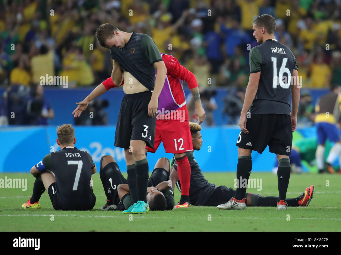 Rio de Janeiro, Brazil. 20th Aug, 2016. (L-R) Maximilian Meyer, Jeremy Toljan, Lukas Klostermann, Jannik Huth, Serge Gnarby, Grischa Proemel of Germany after losing the penalty shoot-out of the Men's soccer Gold Medal Match between Brazil and Germany during the Rio 2016 Olympic Games at the Maracana in Rio de Janeiro, Brazil, 20 August 2016. Photo: Friso Gentsch/dpa/Alamy Live News Stock Photo