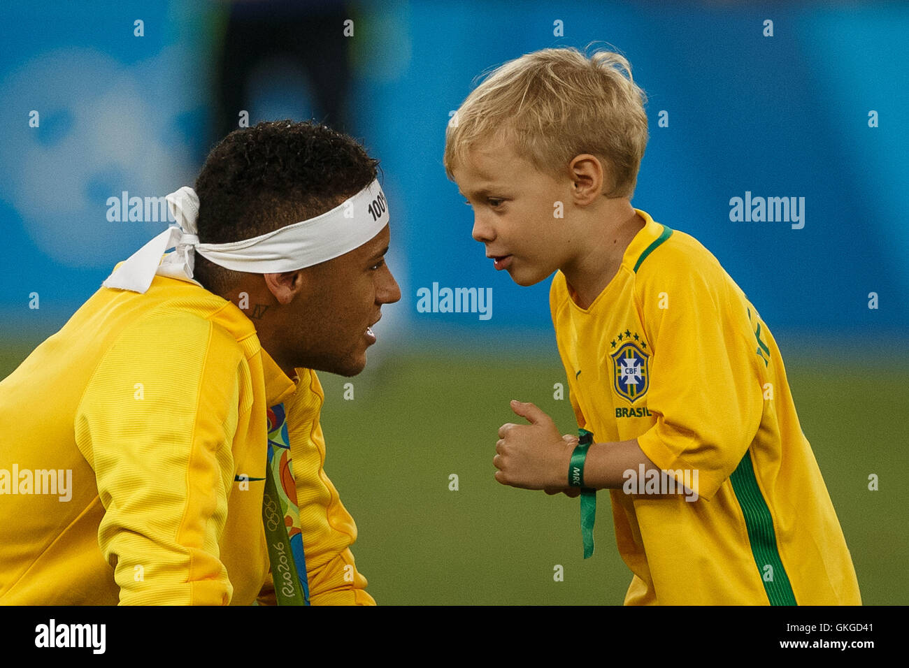 rio-de-janeiro-brazil-20th-aug-2016-neymar-jr-of-brazil-and-his-son-GKGD41.jpg