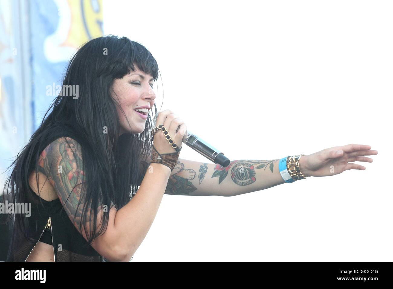 Sleigh Bells Singer Alexis Krauss on New Blog 'Beauty Lies Truth' – The  Hollywood Reporter