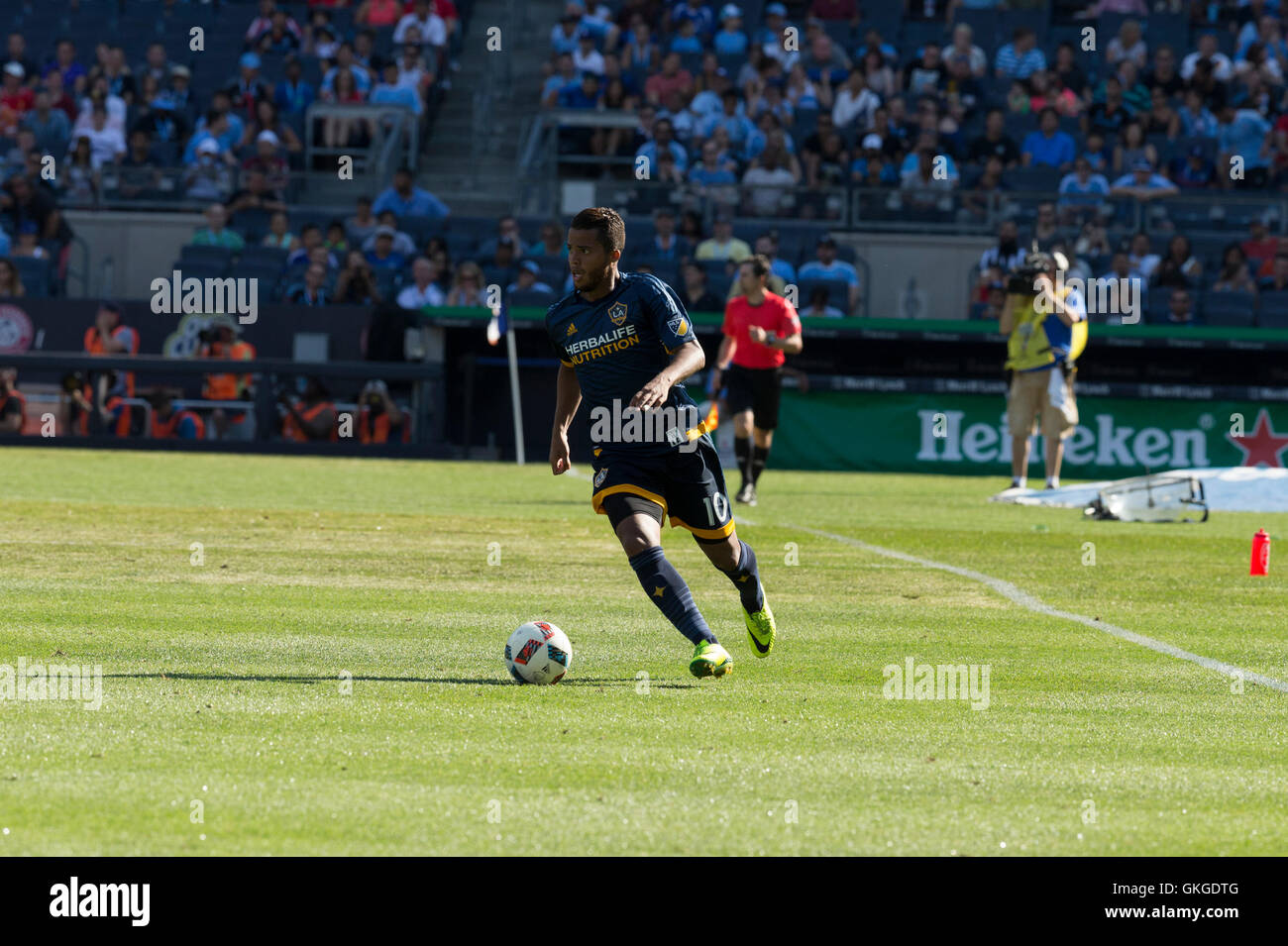 New York, NY USA - August 20, 2016: Giovani dos Santos (10) of LA Galaxy controls ball during MLS match against NYC FC on Yankees stadium Credit:  lev radin/Alamy Live News Stock Photo